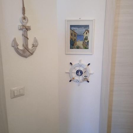 Appartamento Al Lago Da Dany Арона Екстер'єр фото